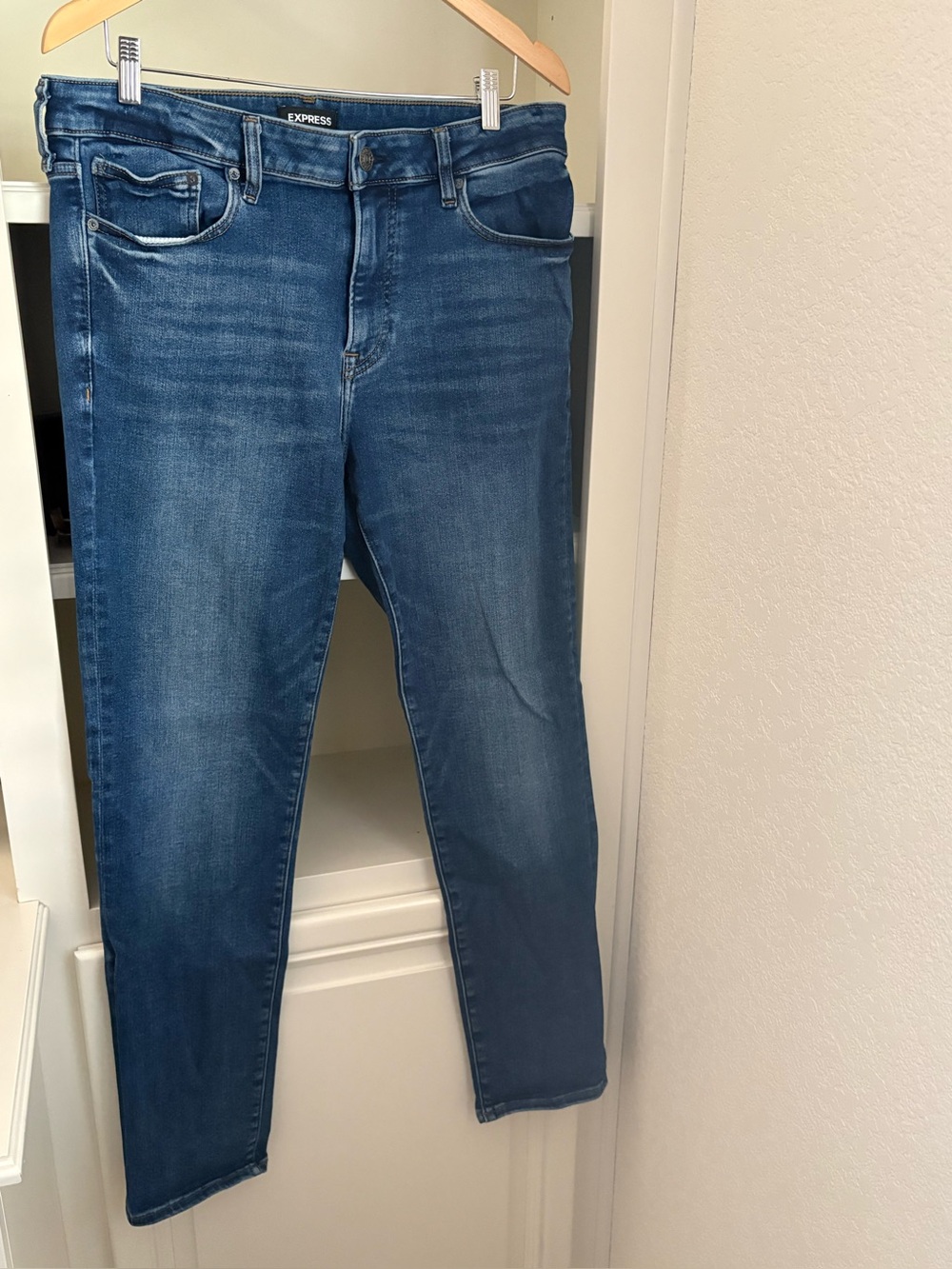 Express Mens 34x32 Slim Straight Medium Wash Blue Denim Stretch Jeans